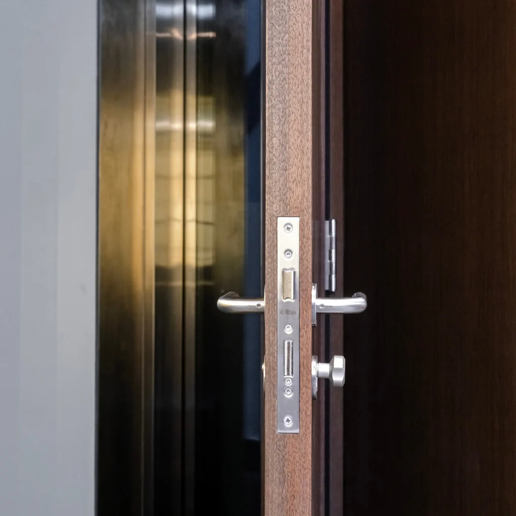 d line Euro Mortise Keyed Entry Sash Lock - Image 3