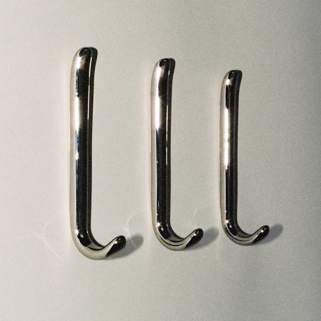 Luis Hook - Image 3